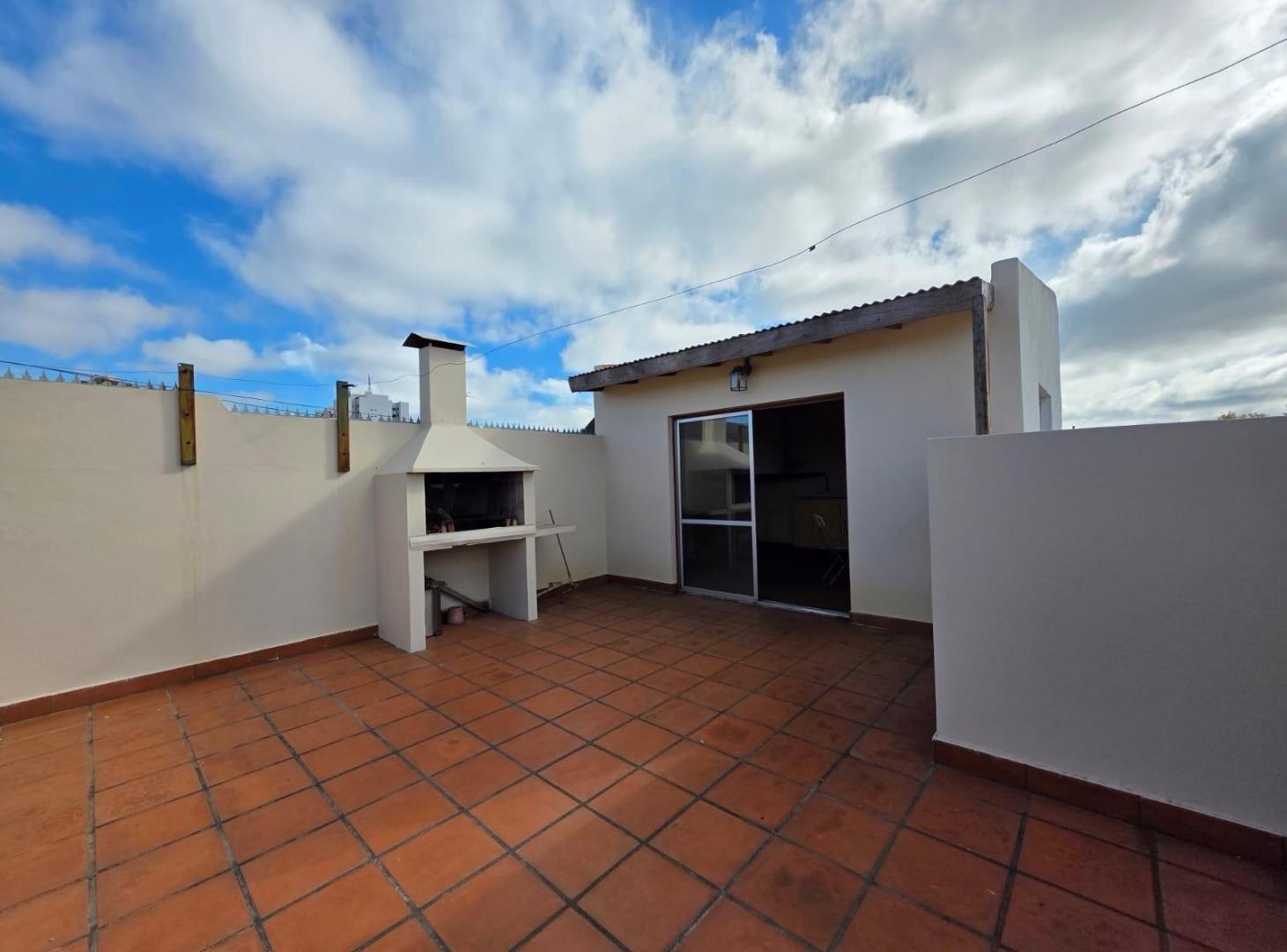 VENTA CASA 3AMB COCHERA TERRAZA QUINCHO AVELLANEDA