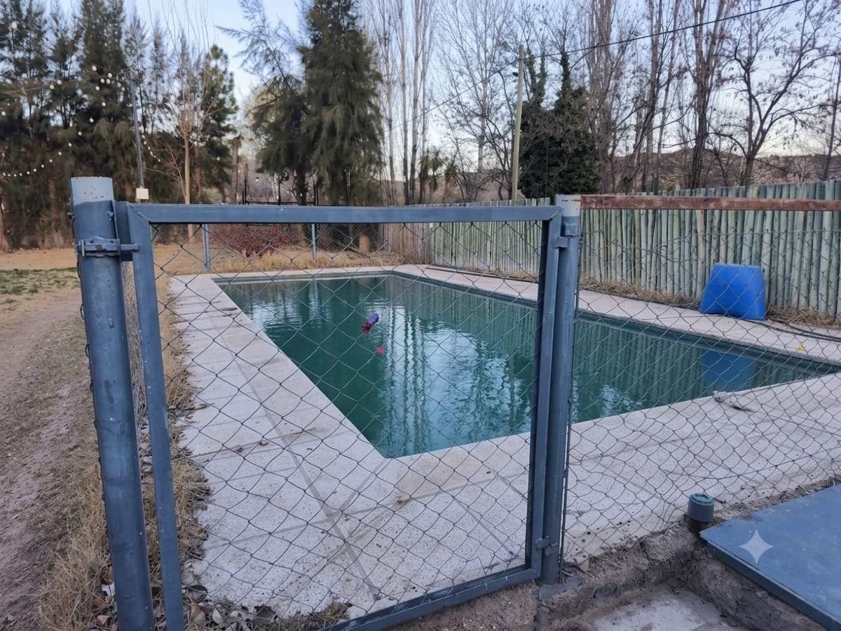 Foto de Casa con parque y pileta en venta en Perdriel, imagen 1