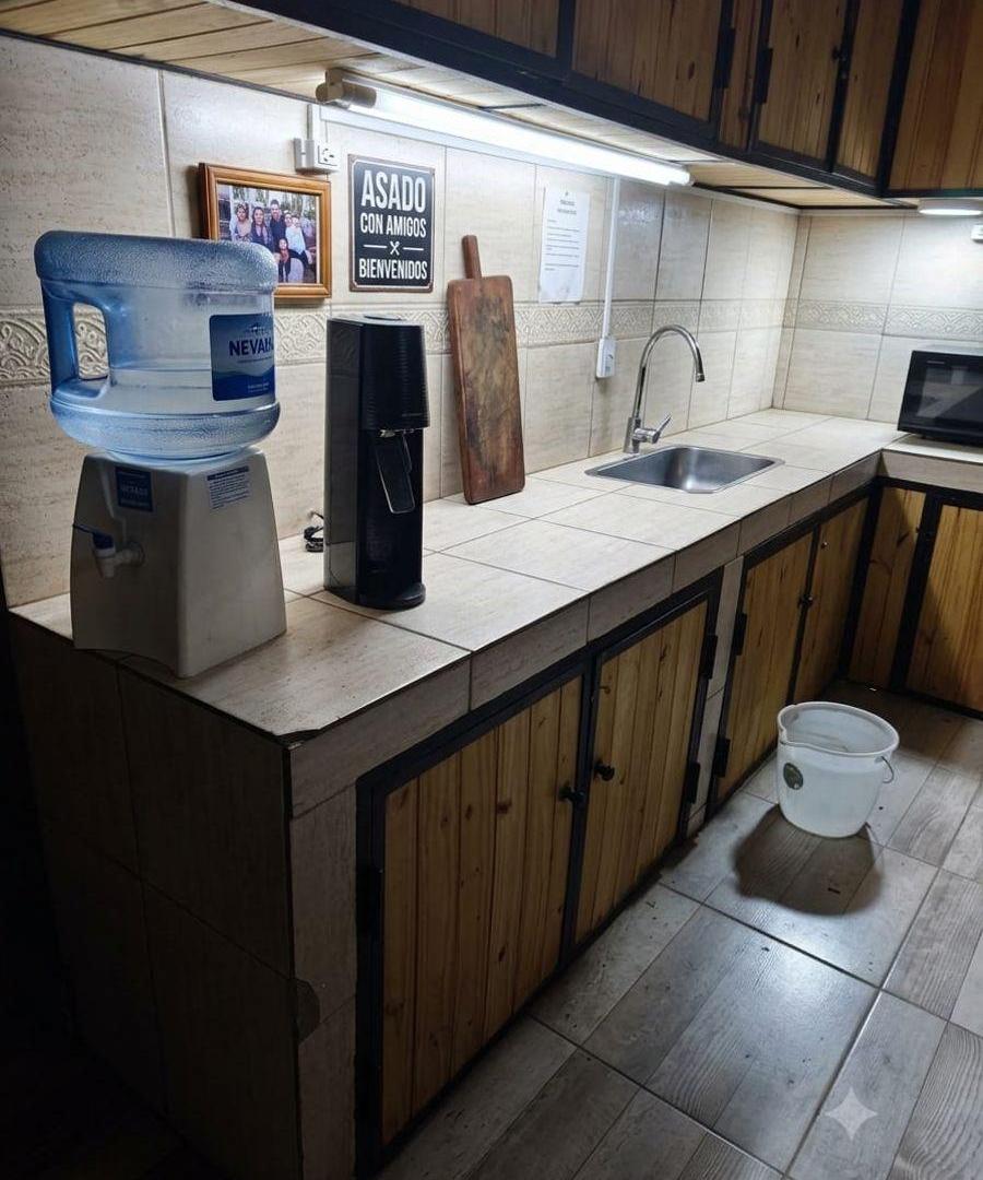 Foto de Casa con parque y pileta en venta en Perdriel, imagen 3