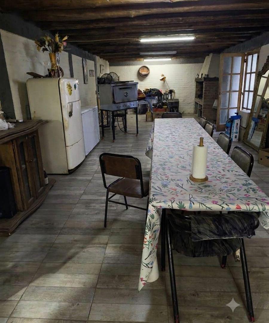 Foto de Casa con parque y pileta en venta en Perdriel, imagen 2