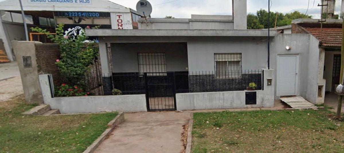 Foto de Importante casa sobre avenida - Est.Chapadmalal, imagen 1