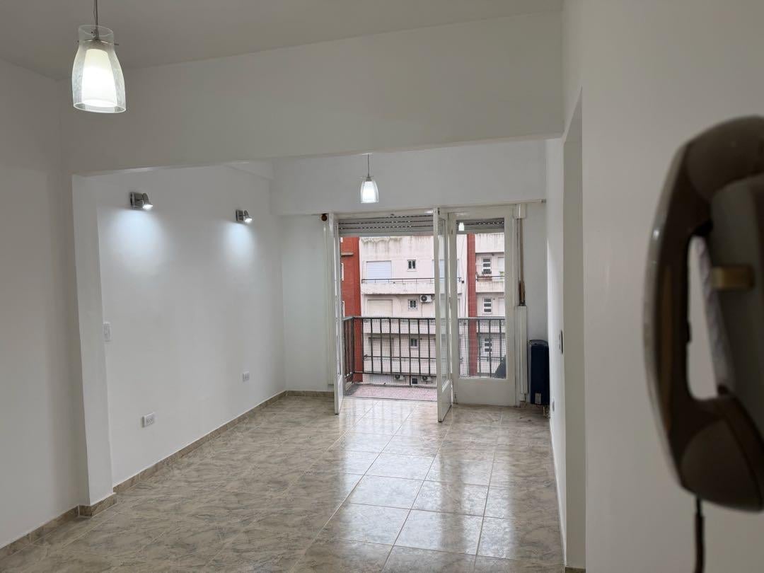 Foto de Departamento con Balcón a la calle en Colón 1500, imagen 1