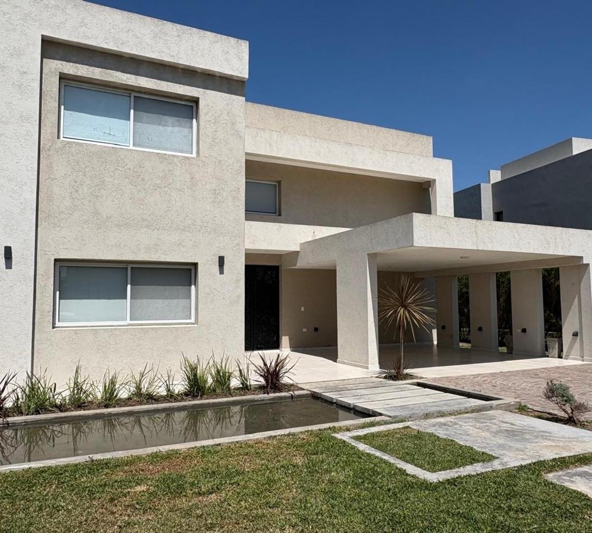 CASA EN VENTA -  El Trebol