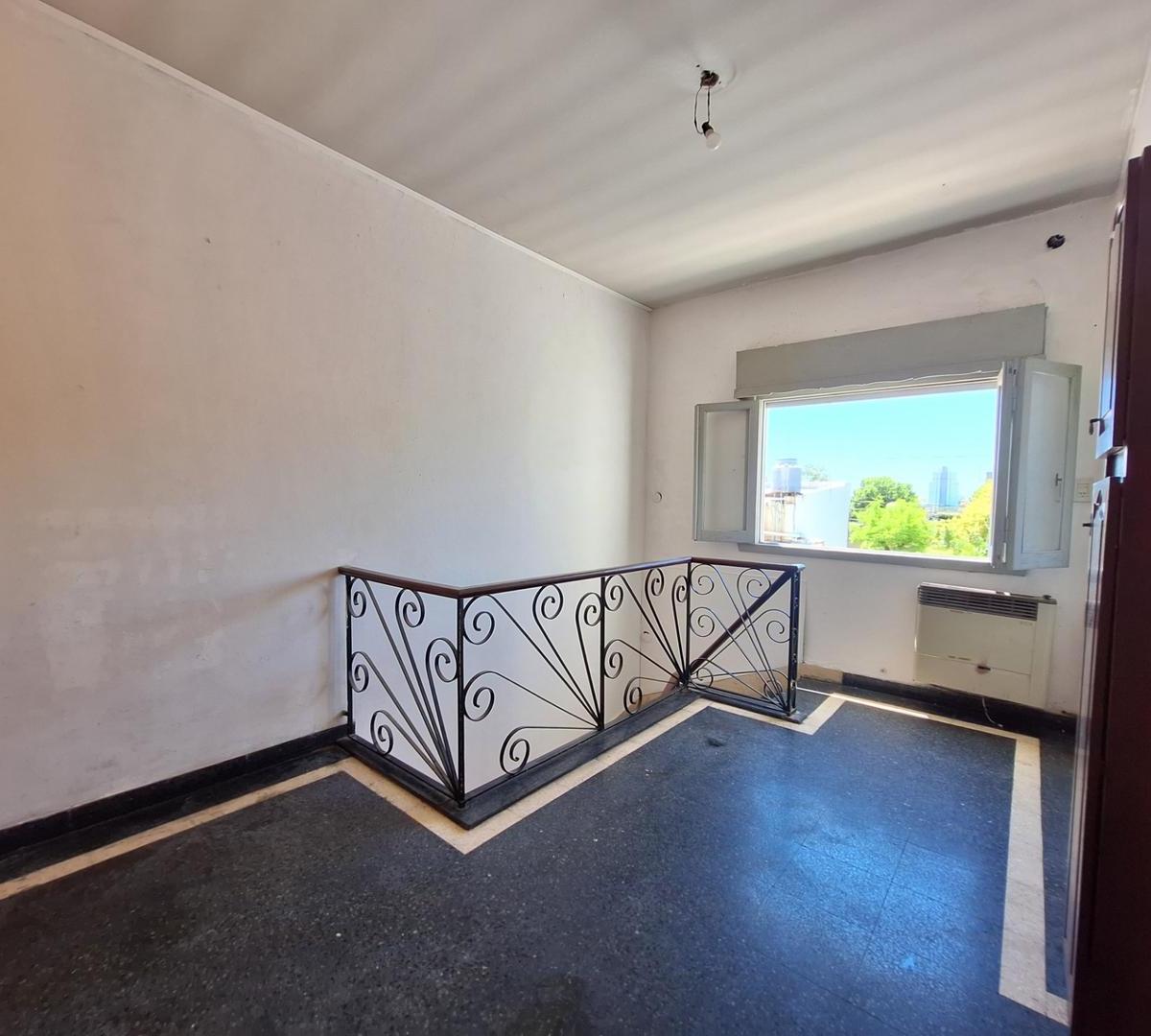 Foto de OPORTUNIDAD CASA - LOCAL FRENTE A PLAZA ESPAÑA, imagen 2