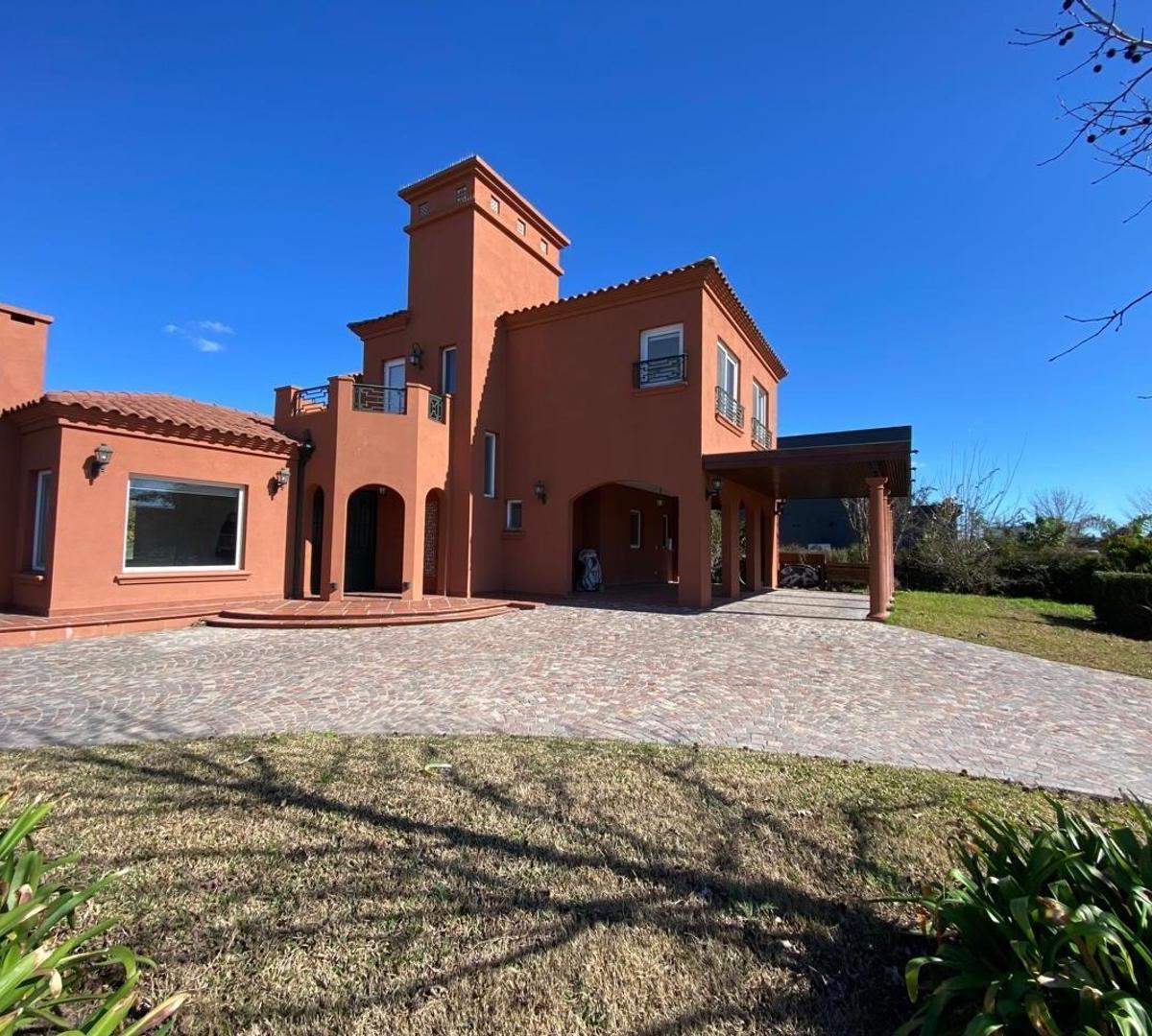 CASA EN VENTA HARAS SANTA MARIA - LOS ROBLES