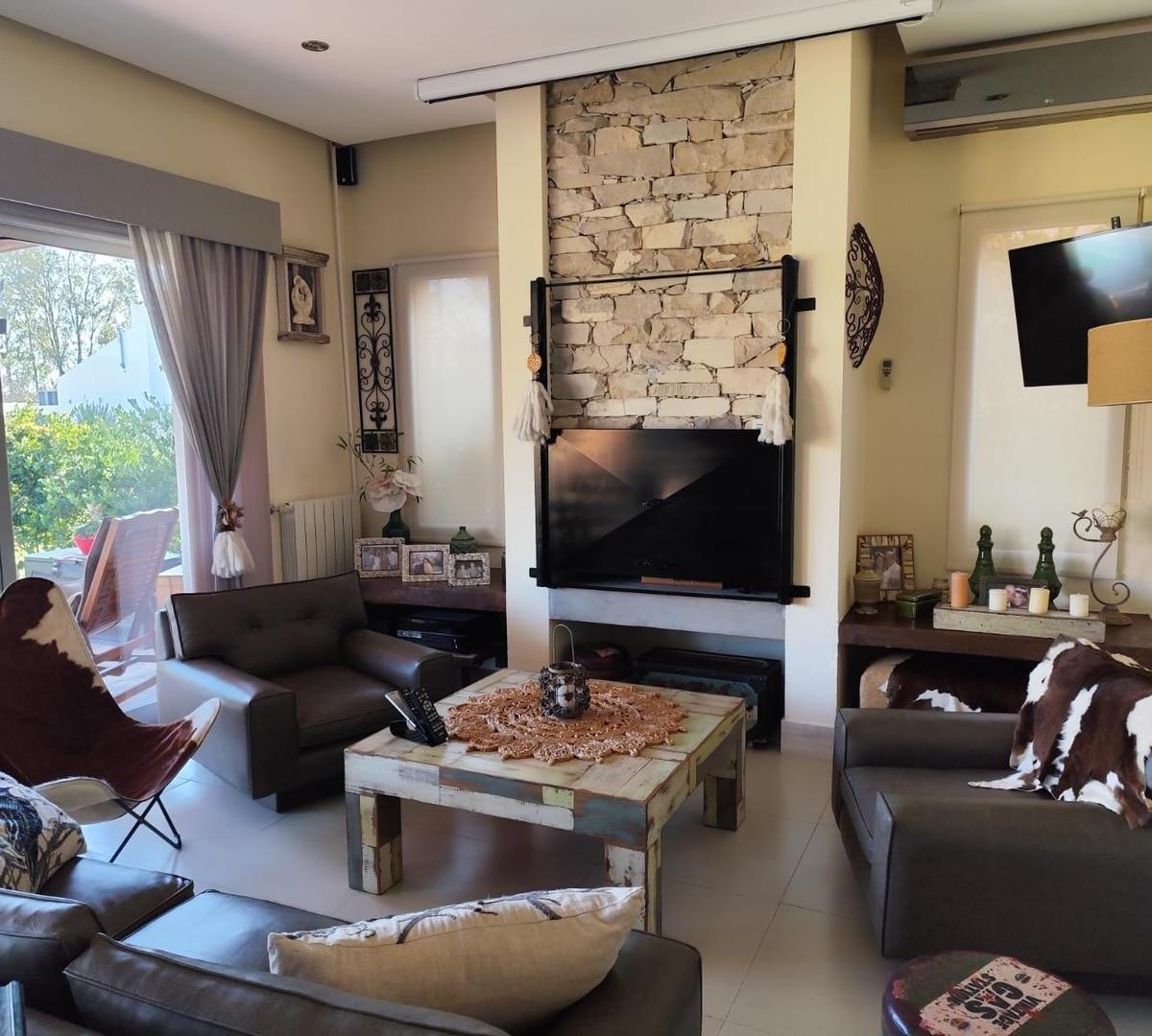 Foto de CASA EN VENTA LA RESERVA, imagen 2