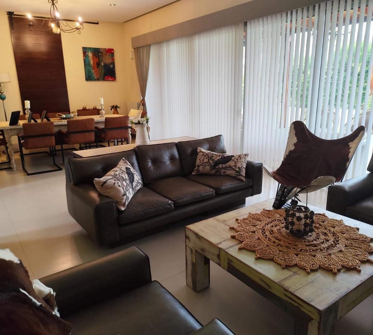 CASA EN VENTA LA RESERVA