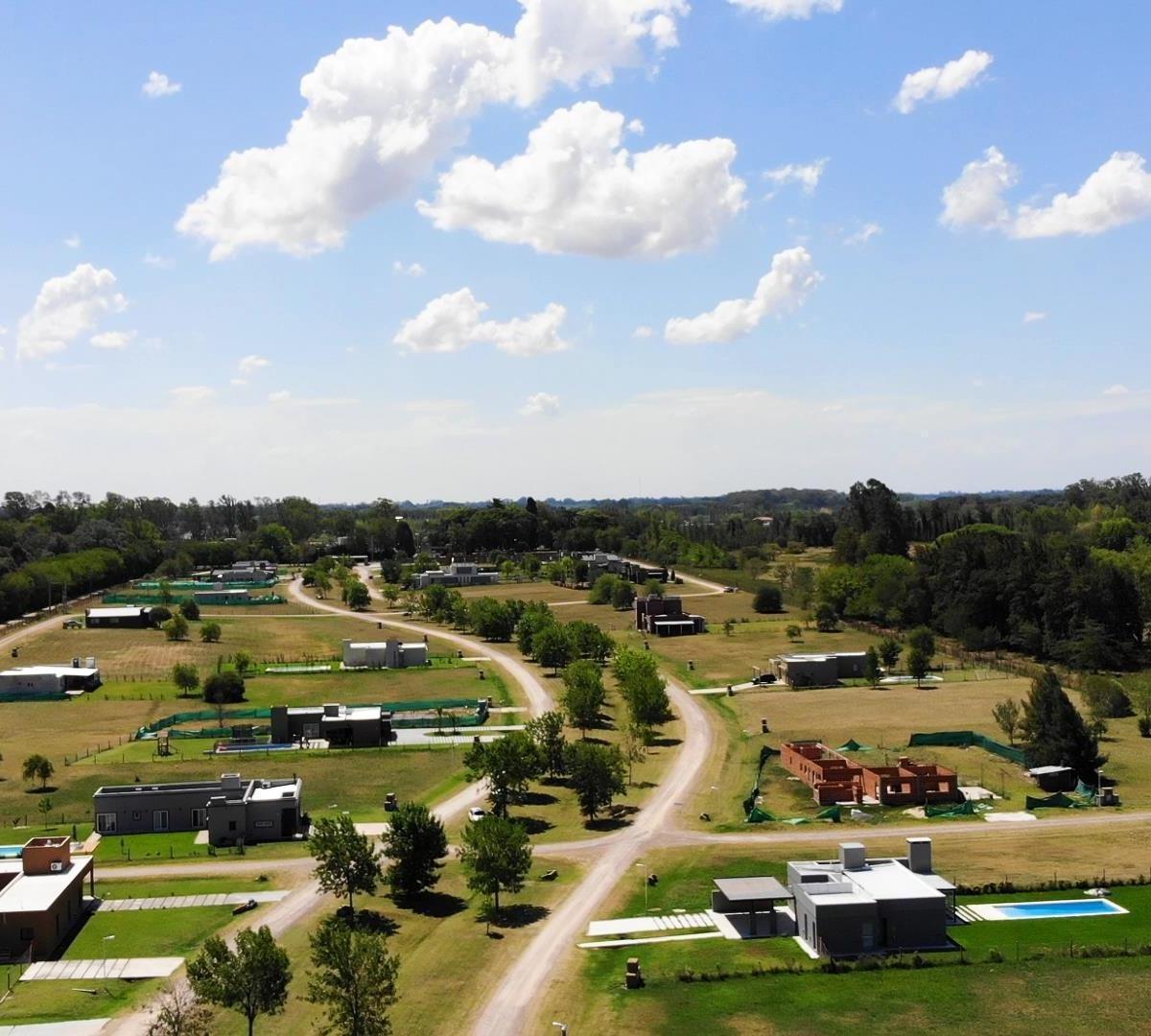LOTE DE TERRENO EN BARRIO CERRADO "LAS CALANDRIAS"