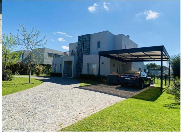 CASA EN ALQUILER TEMPORAL EN ESCOBAR 3