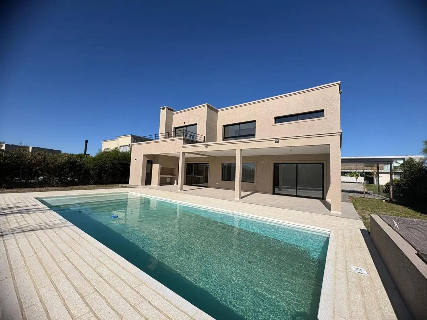 CASA EN ALQUILER HARAS SANTA MARIA 2