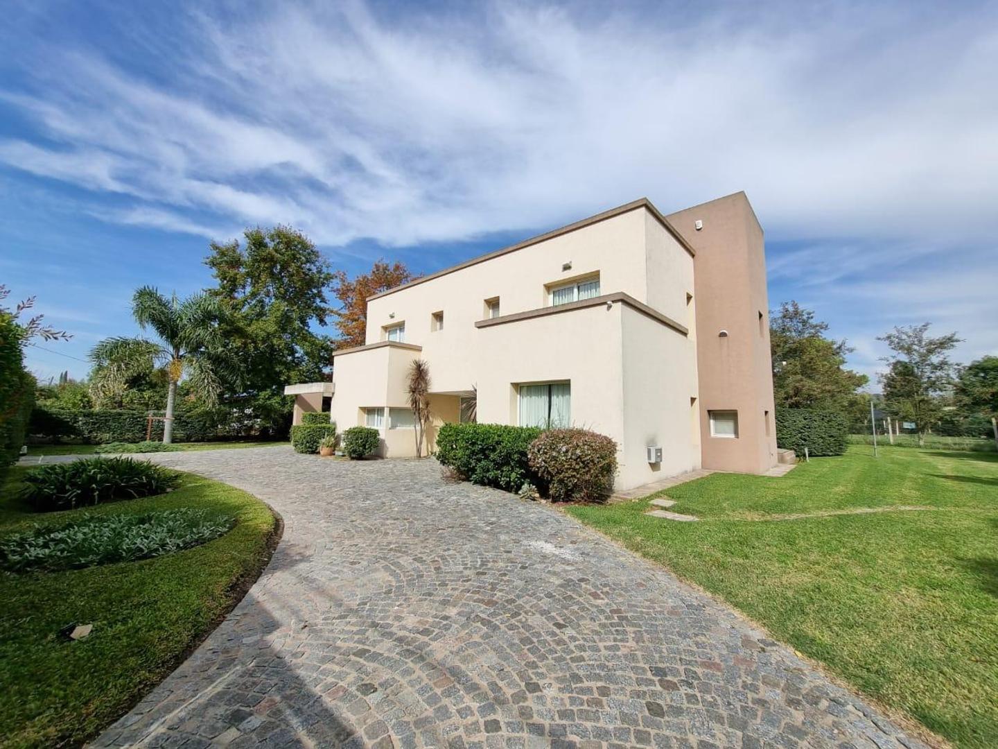 CASA PREMIUM EN PARQUE SAKURA