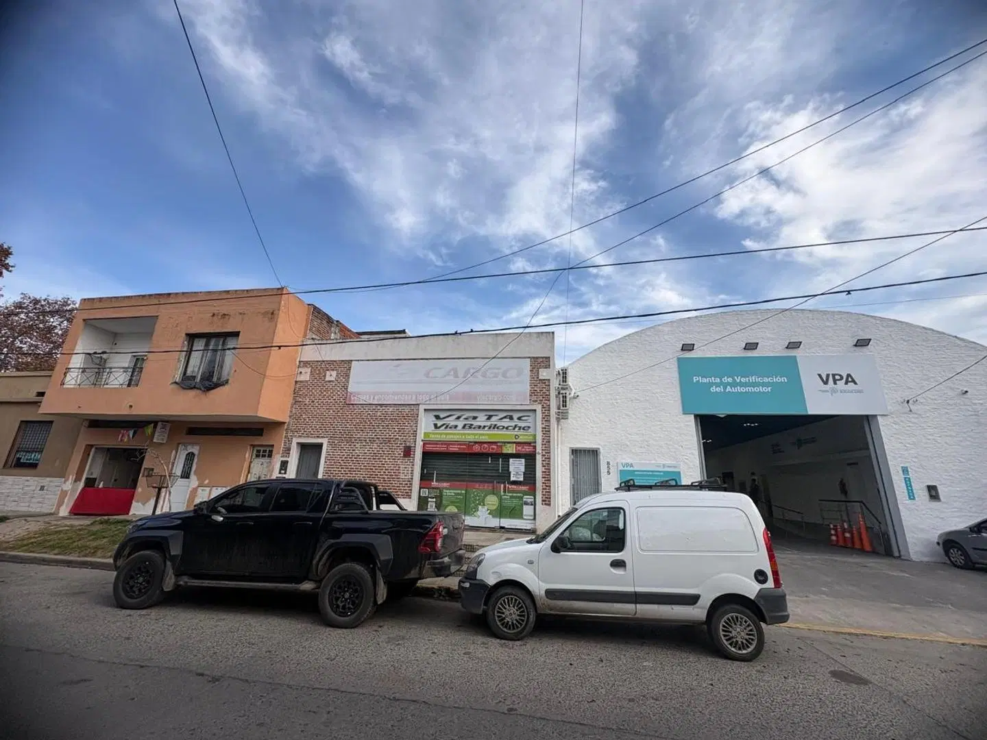 LOCAL EN ALQUILER ZARATE 4