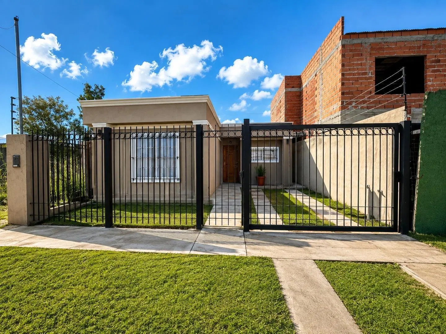CASA EN VENTA PUERTA DEL SOL CAMPANA 2