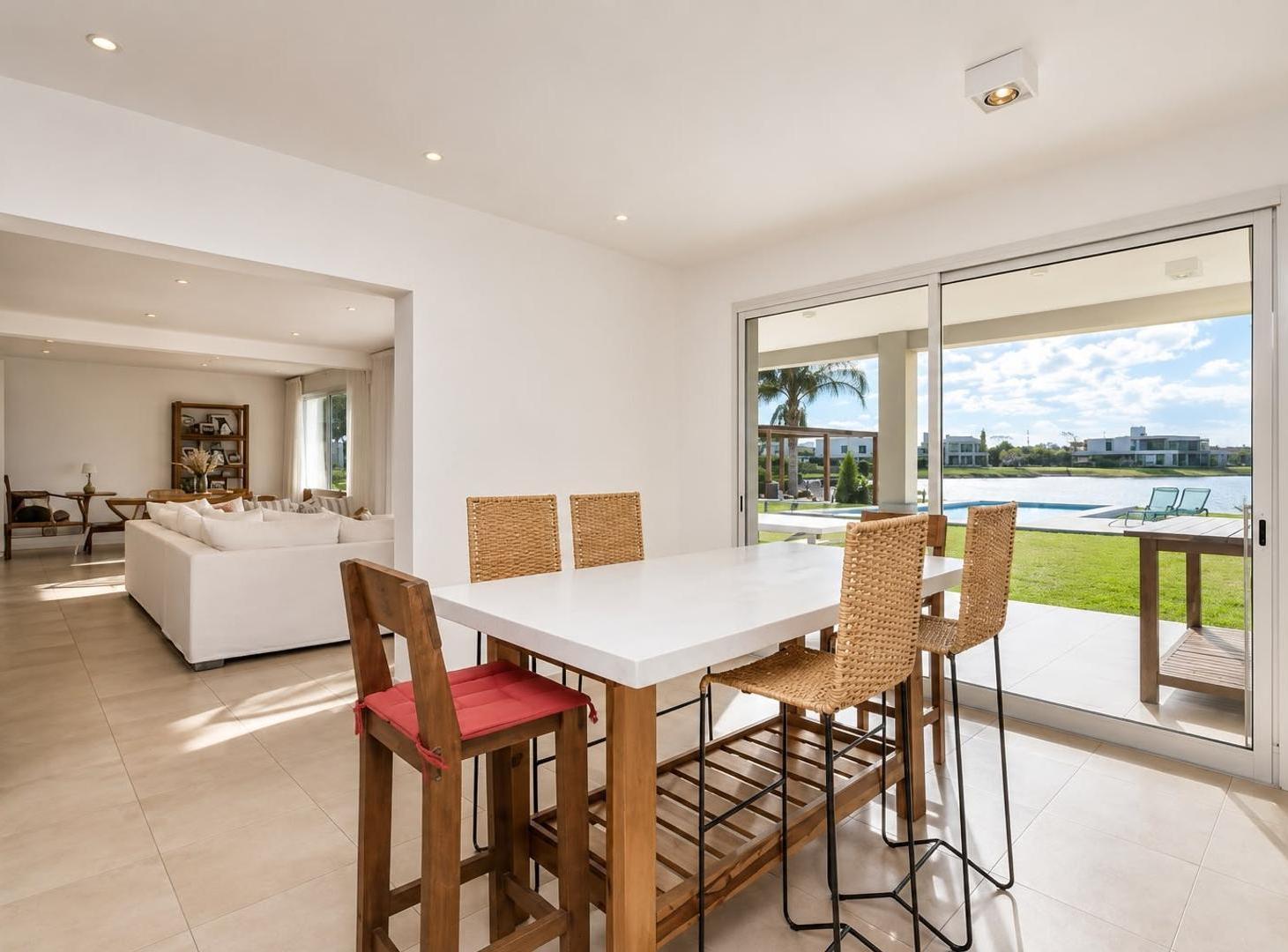 Foto de Casa en alquiler amueblada con pileta y vista a la laguna, imagen 2