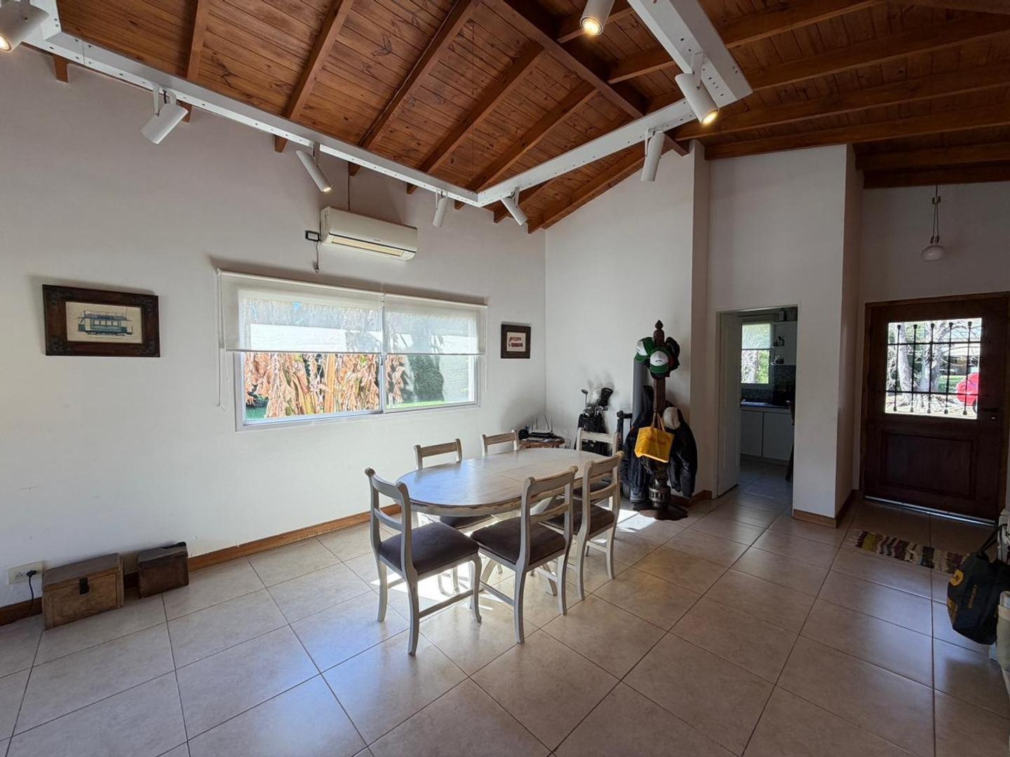 Foto de CASA EN VENTA - LARENA C.C, imagen 1