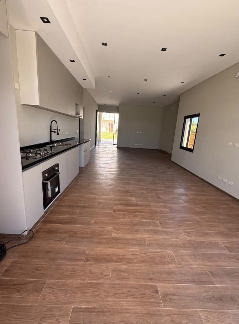 Foto de CASA EN VENTA - PILAR, imagen 4