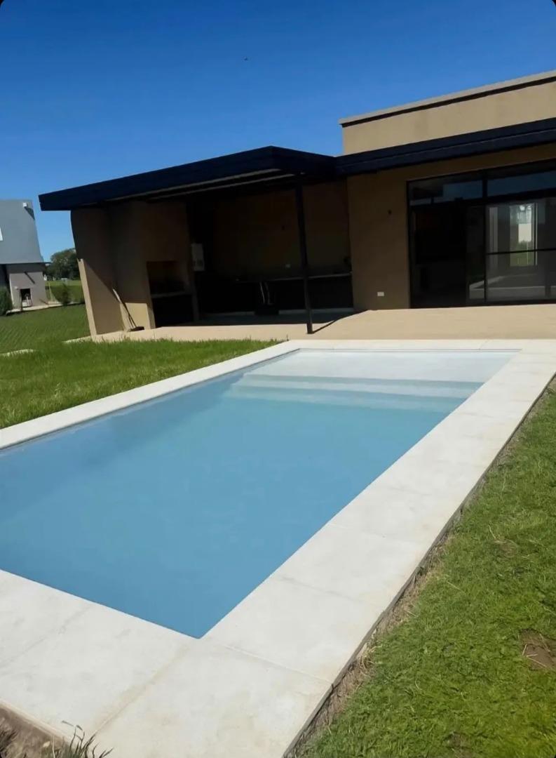Foto de CASA EN VENTA - PILAR, imagen 3