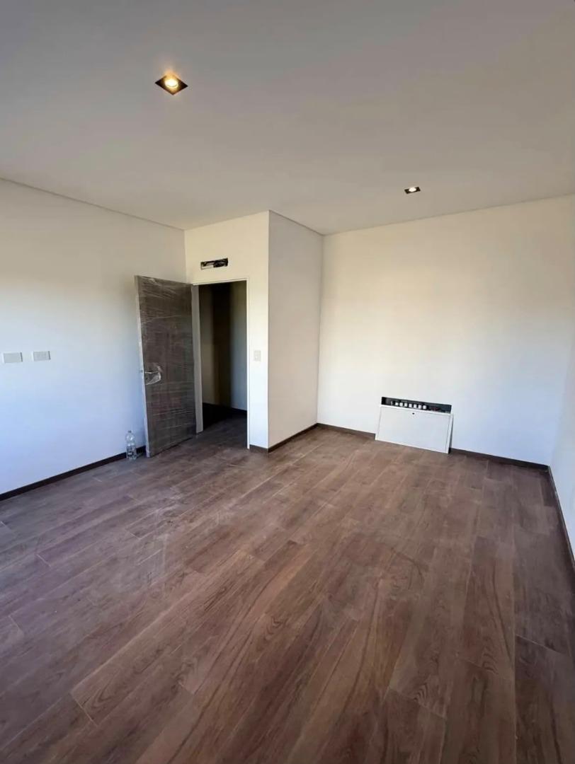 Foto de CASA EN VENTA - PILAR, imagen 2