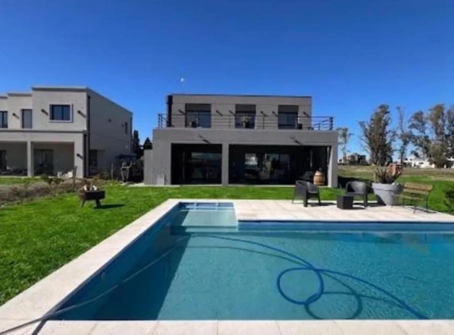 Foto de CASA EN VENTA - BARRIO SANTA SOFIA PILAR, imagen 1