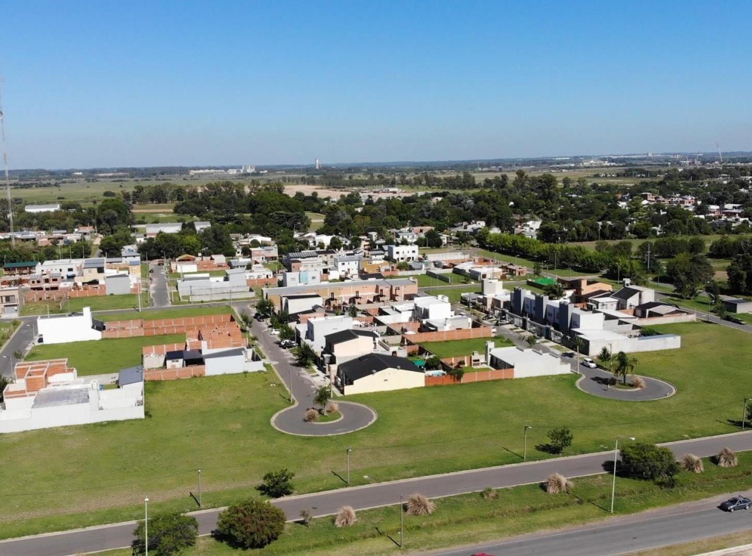 Foto de LOTE CON MEJORAS EN VENTA BARRIO PORTAL DE LA AVENIDA, imagen 1
