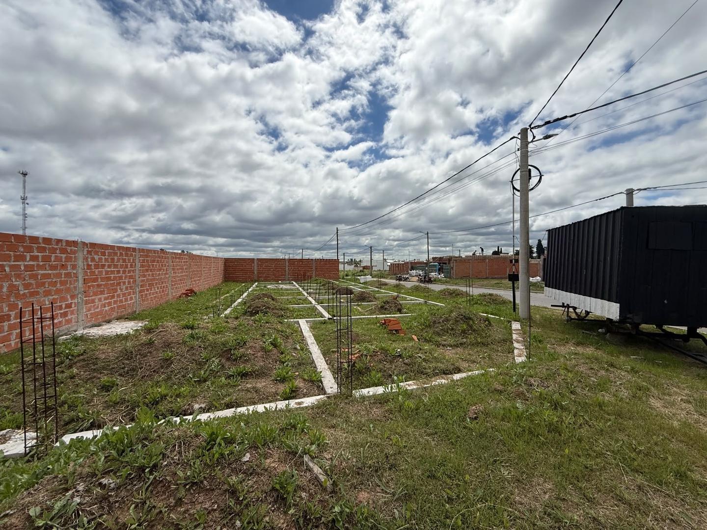 Foto de LOTE CON MEJORAS EN VENTA BARRIO PORTAL DE LA AVENIDA, imagen 3