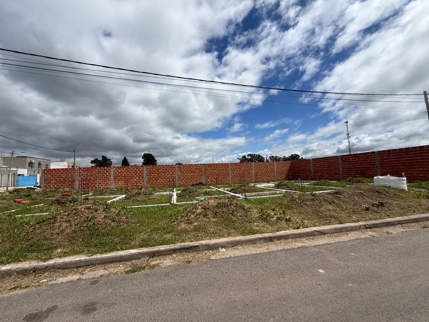 Foto de LOTE CON MEJORAS EN VENTA BARRIO PORTAL DE LA AVENIDA, imagen 5