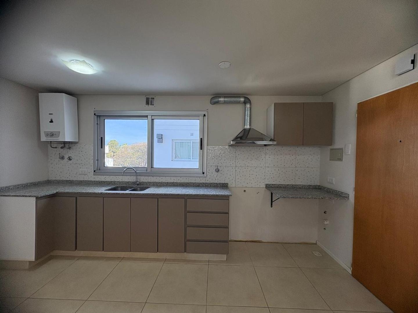 Foto de DEPARTAMENTO EN ALQUILER - CASTELLI 738 4 B, imagen 5