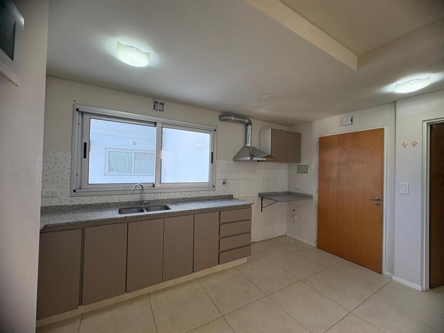 Foto de DEPARTAMENTO EN ALQUILER - CASTELLI 738 4 B, imagen 4