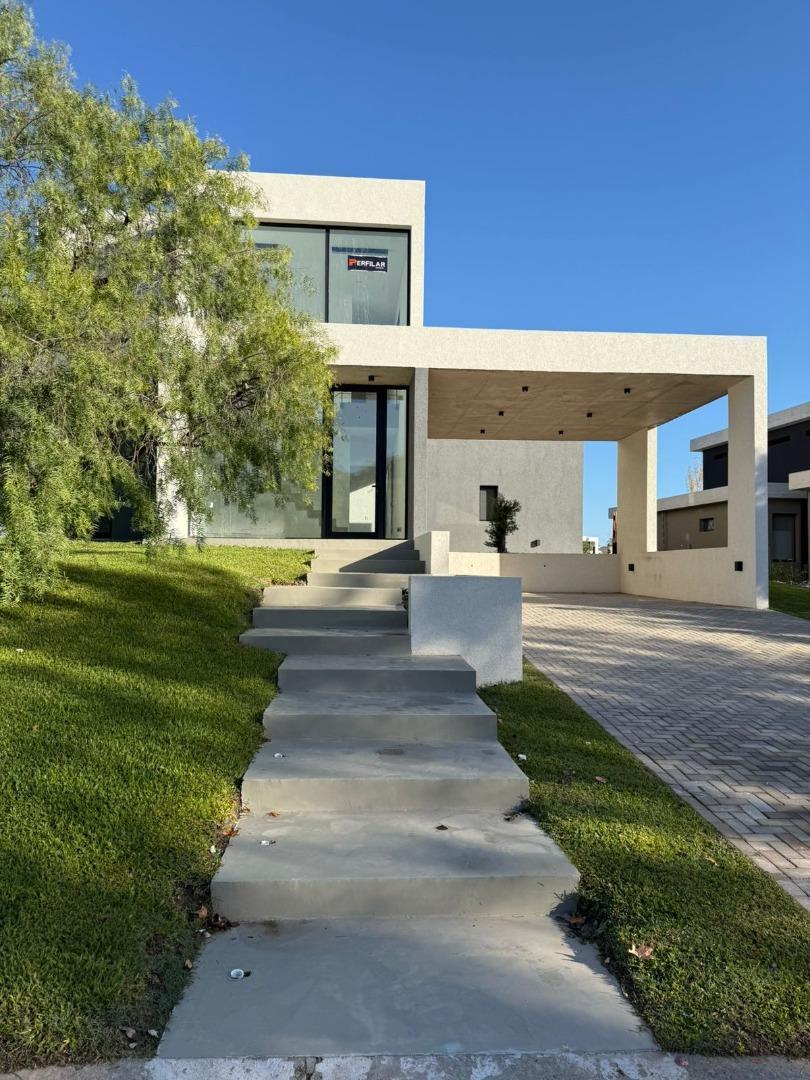 Foto de CASA EN VENTA - LA RESERVA CARDALES, imagen 1