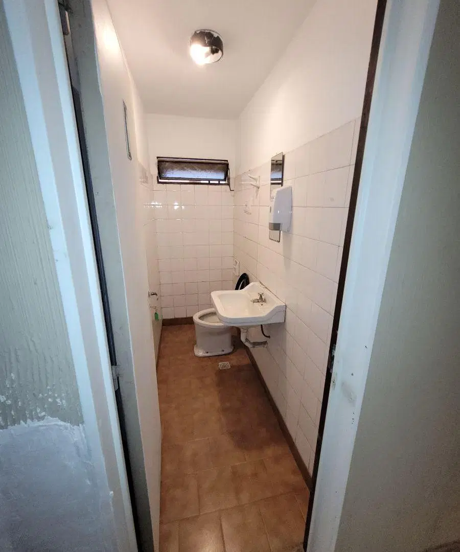 SE ALQUILA OFICINA COMERCIAL SUCRE 25 - EXTERNO - CÓRDOBA 2