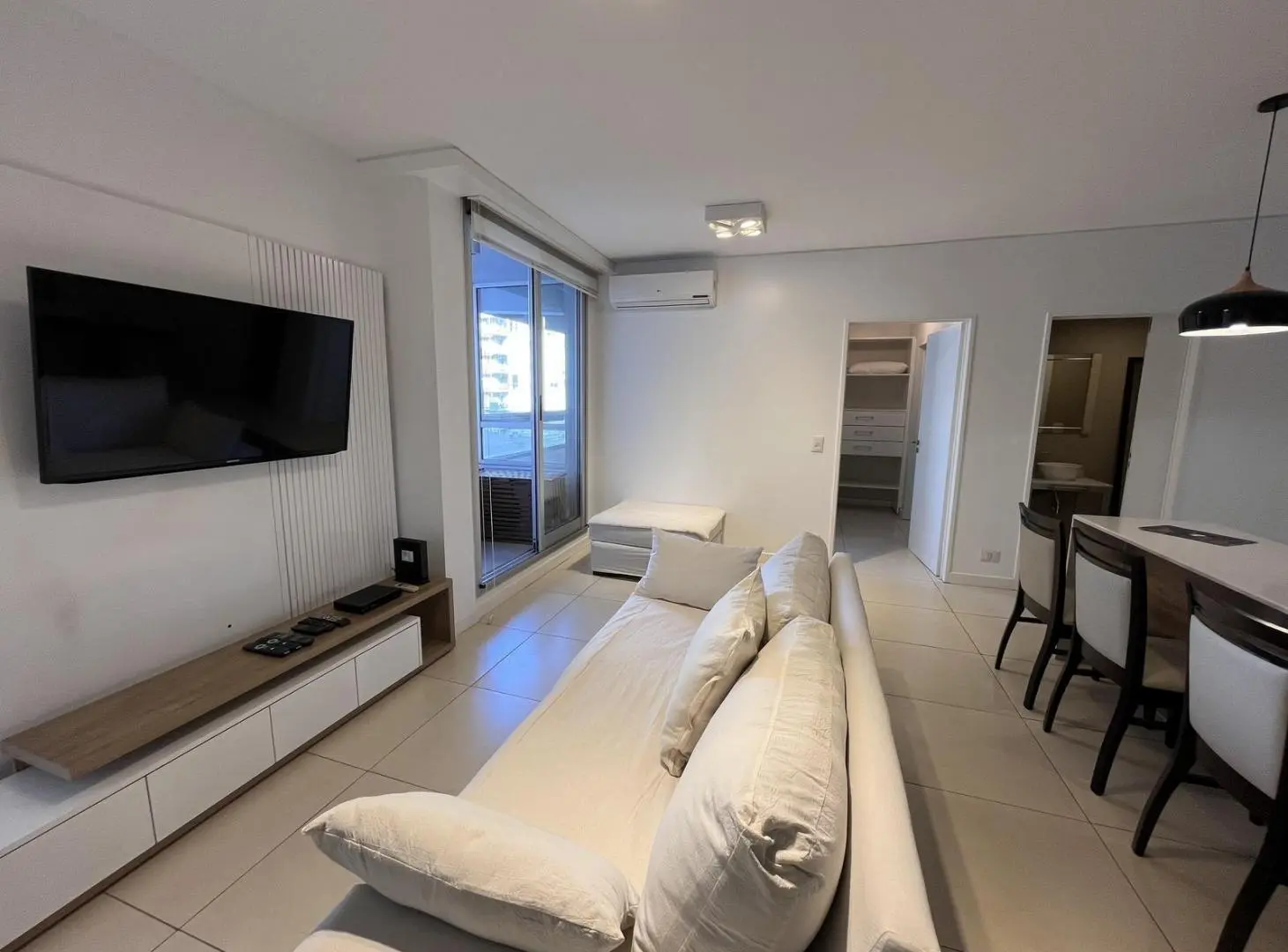 Excelente Dpto. en Alquiler con muebles full amenities y cochera. 5
