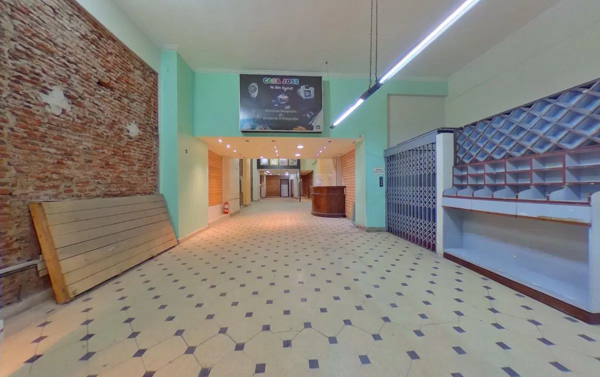 Excelente Local Comercial en Venta en Lavalle y Florida. 3