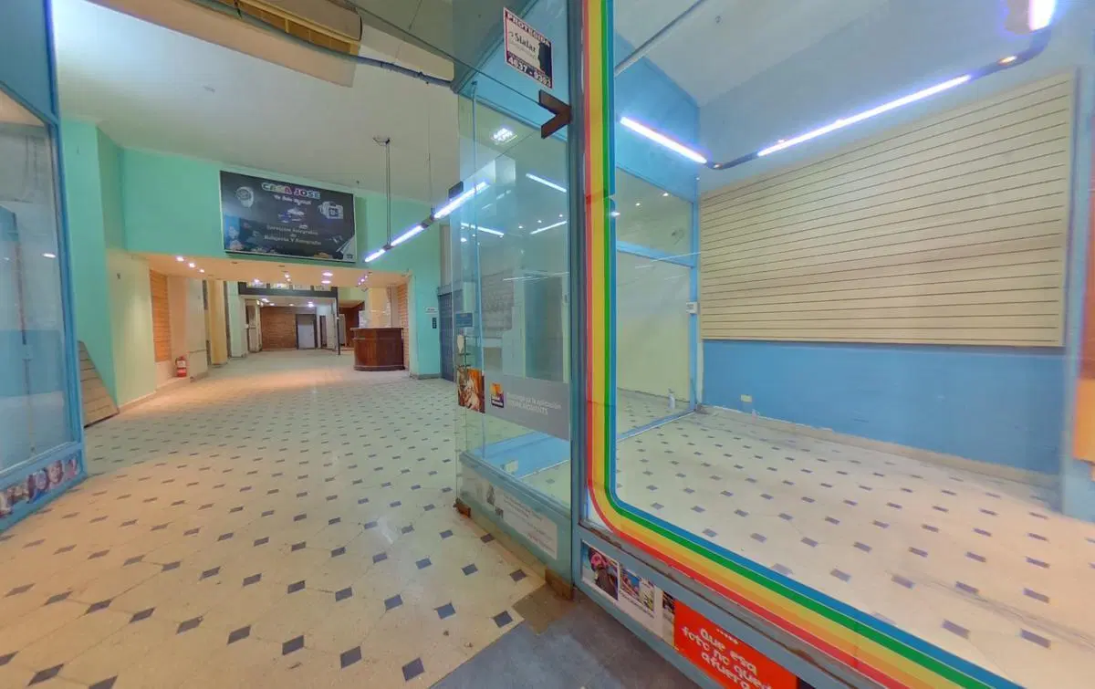 Excelente Local Comercial en Venta en Lavalle y Florida. 1