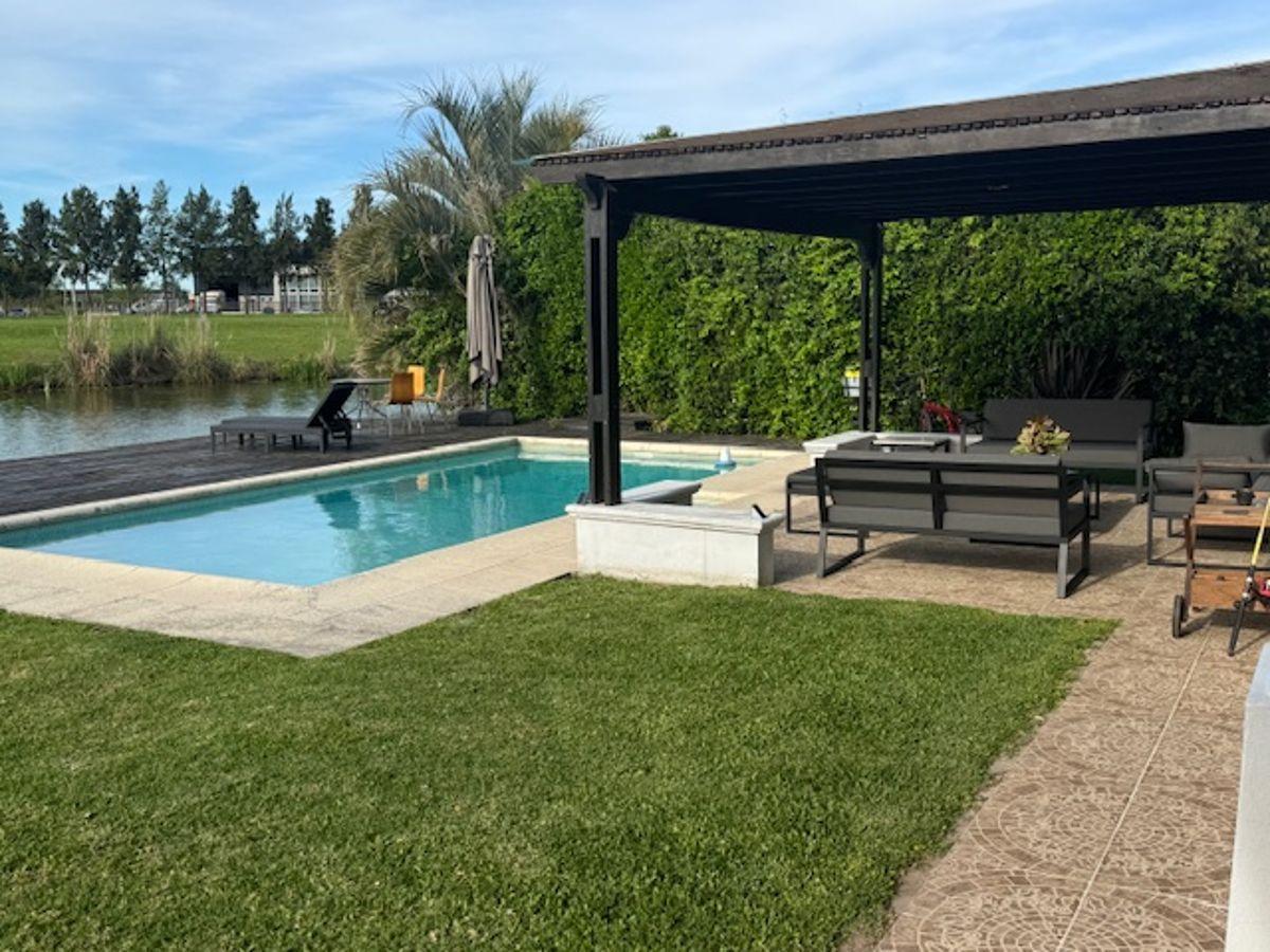 Foto de Alquiler fiestas hasta 6/2/2027. Excelente casa al agua, imagen 2
