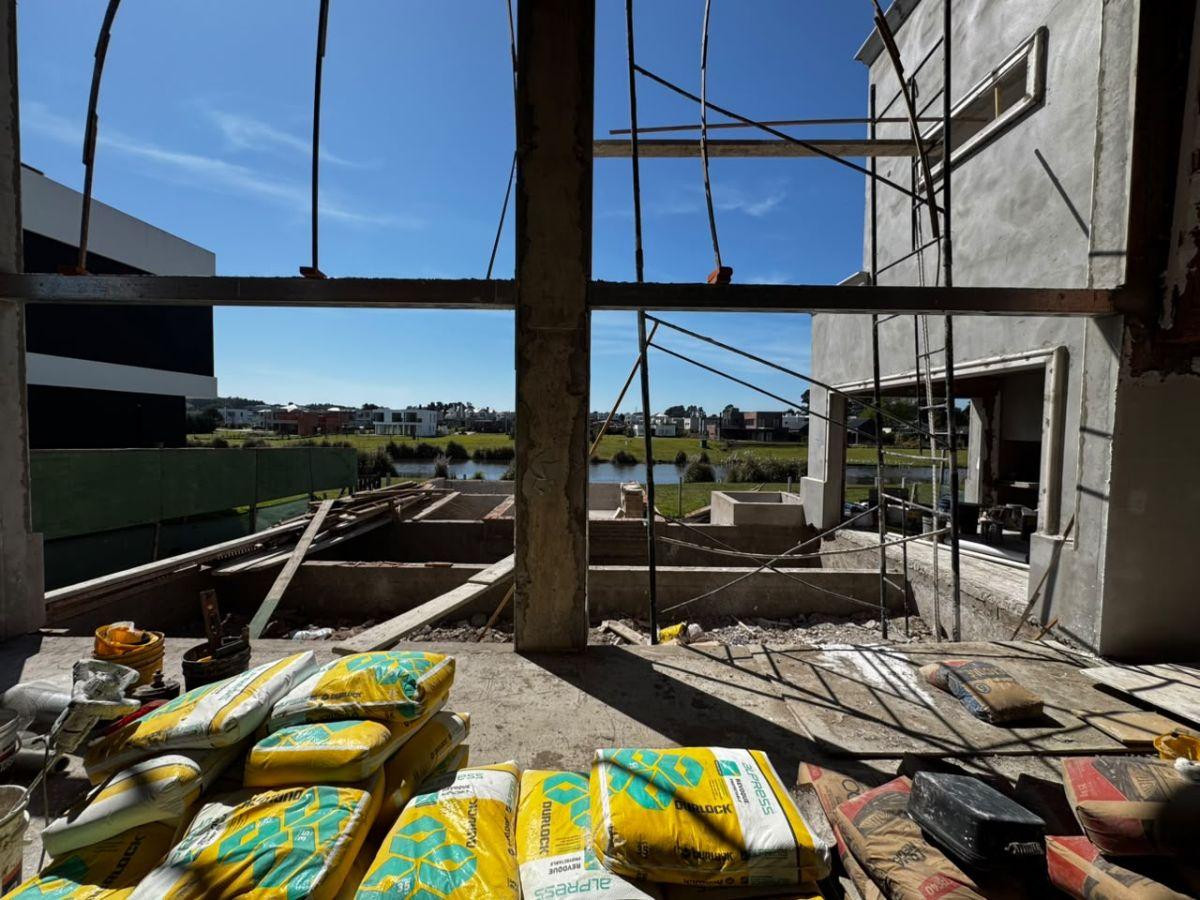 Foto de CASA 5 AMBIENTES EN PREVENTA | RUMENCÓ JOVEN | PISCINA | TERRAZA, imagen 2