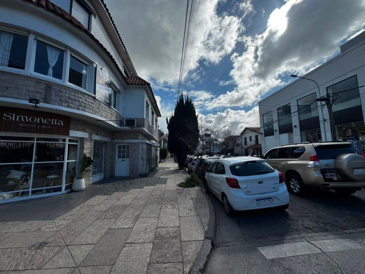 Foto de PH 3 AMBIENTES AL FRENTE | CON DEPENDENCIA | ASCENSOR PRIVADO |, imagen 4