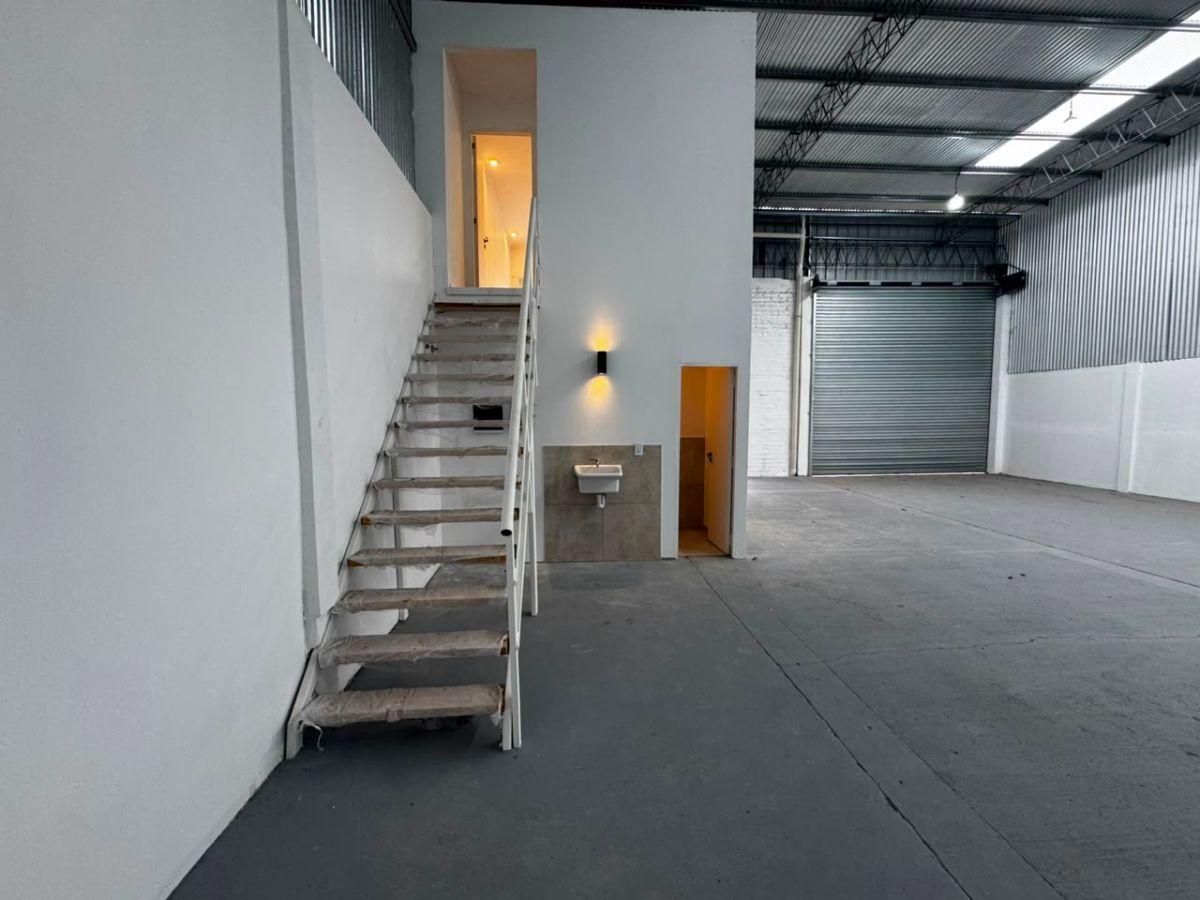 Foto de VENTA/ALQUILER | GALPÓN A ESTRENAR | CON OFICINAS | PLAYÓN, imagen 4