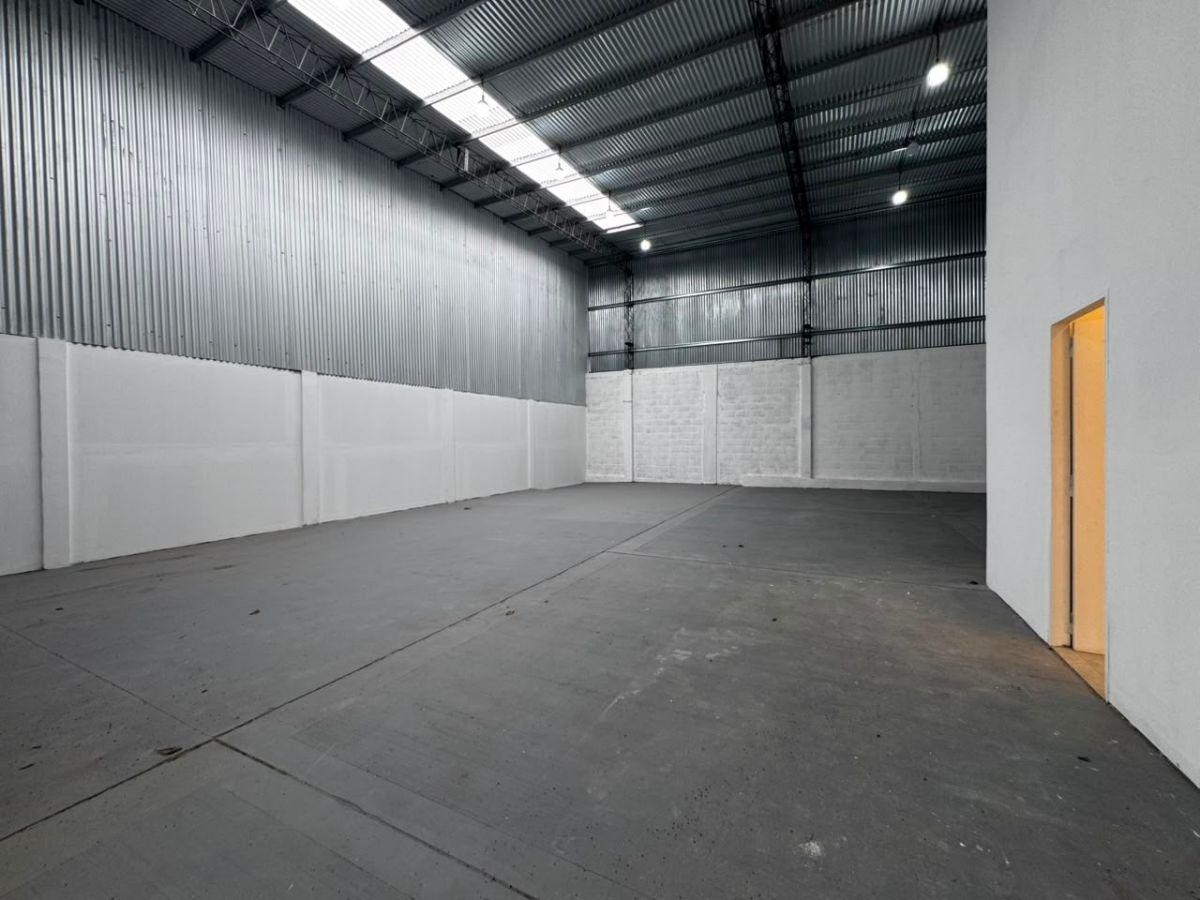 Foto de VENTA/ALQUILER | GALPÓN A ESTRENAR | CON OFICINAS | PLAYÓN, imagen 1