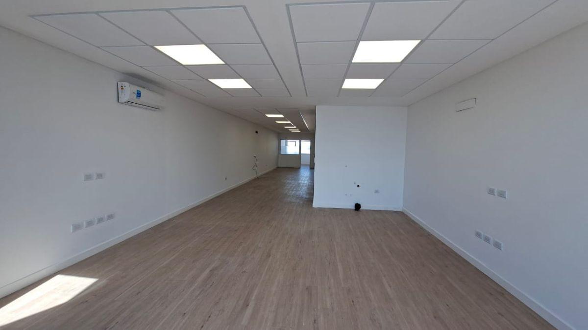 Foto de ALQUILER 24 MESES | SEMIPISO | OFICINA | 100 M2 | PISO 6 | AVENIDA PASO, imagen 2