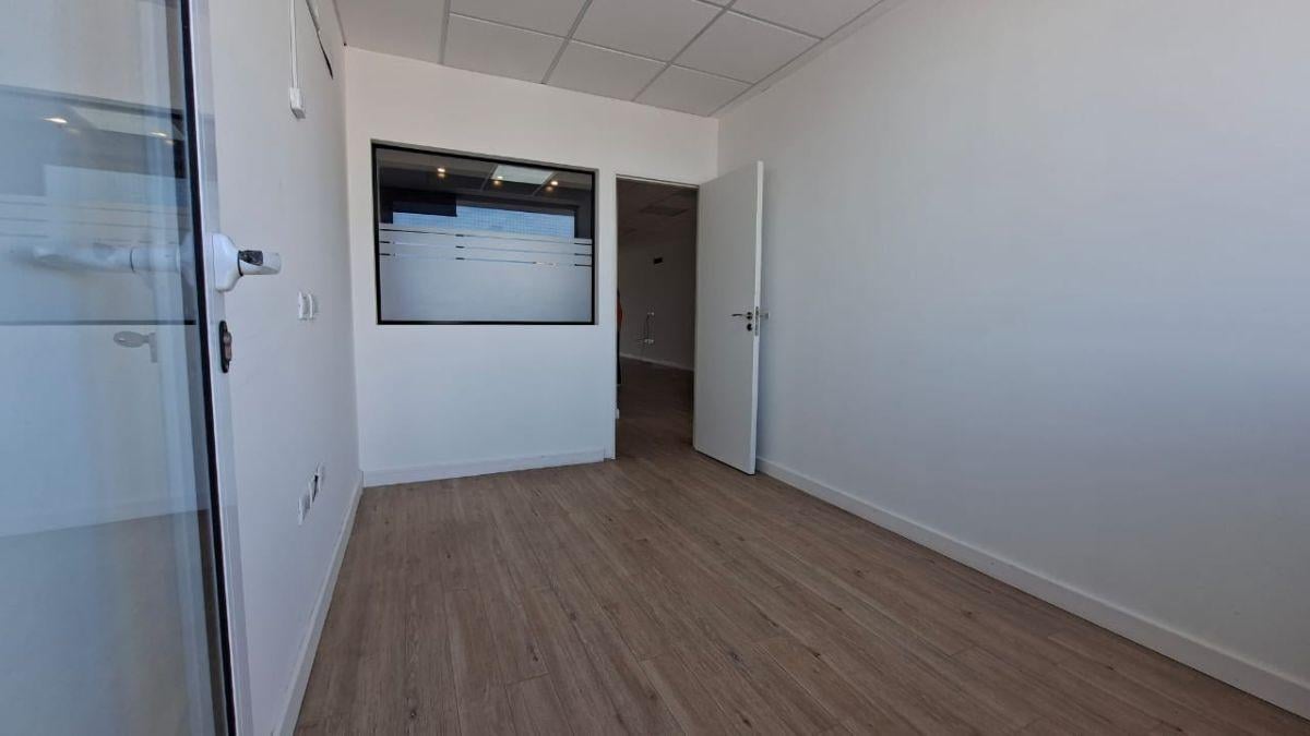 Foto de ALQUILER 24 MESES | SEMIPISO | OFICINA | 100 M2 | PISO 6 | AVENIDA PASO, imagen 3