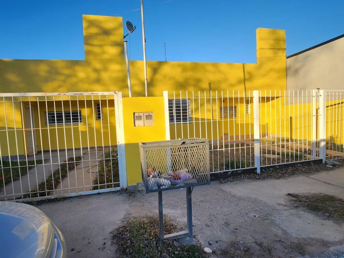 Venta Permuta Financia Amplio Complejo de Cuatro Departamentos en Plottier 2