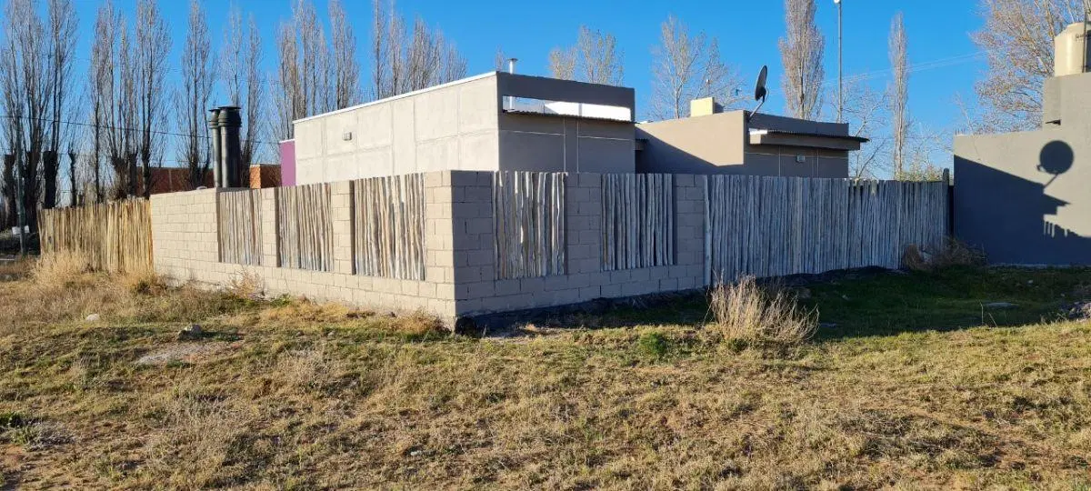 VENTA HERMOSA PROPIEDAD DOS DORMITORIOS PLOTTIER 2