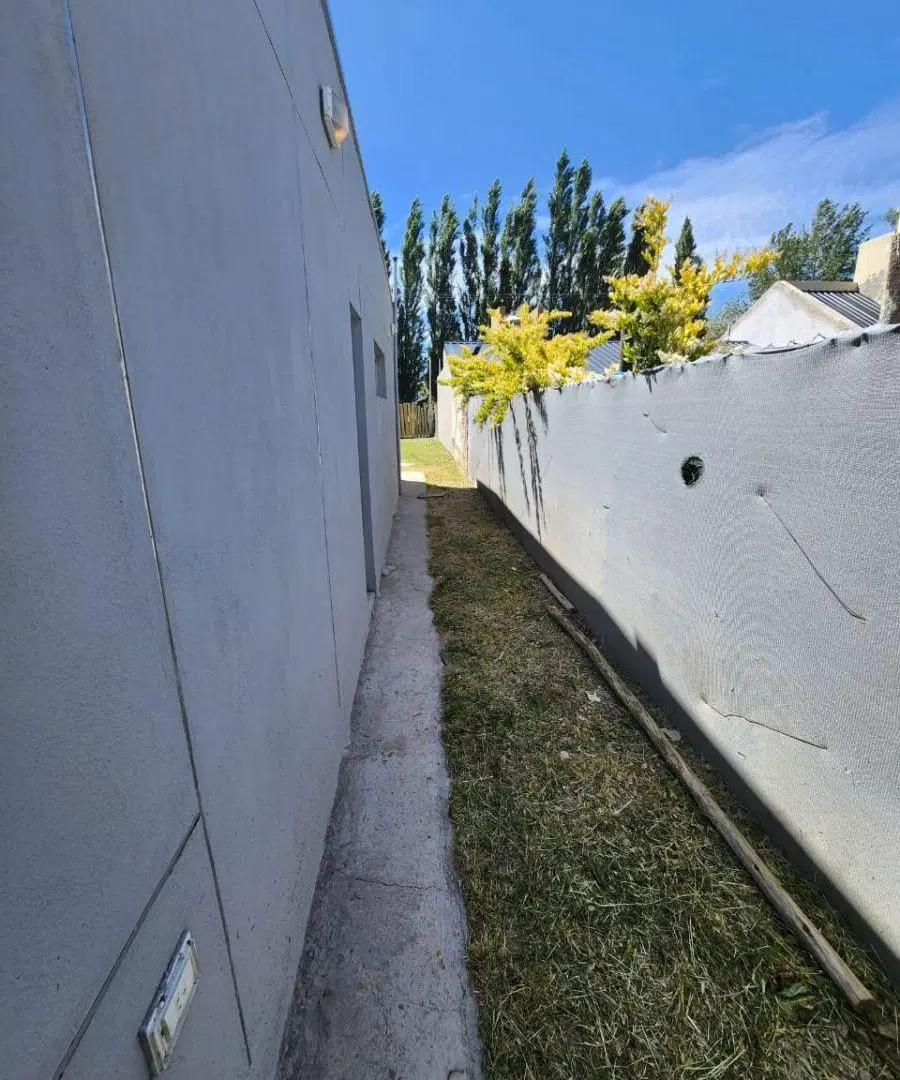 VENTA HERMOSA PROPIEDAD DOS DORMITORIOS PLOTTIER 5