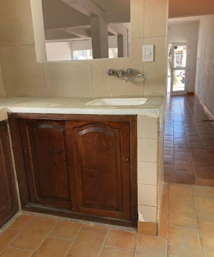 Alquiler local comercial PLOTTIER 8