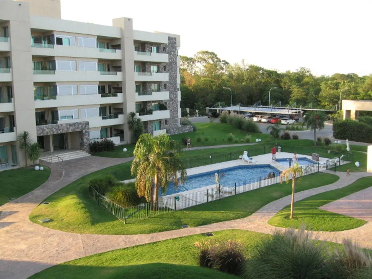 MAI TEI! ALQUILER ANUAL 2 DOR CON BALCON Y COCHERA 1