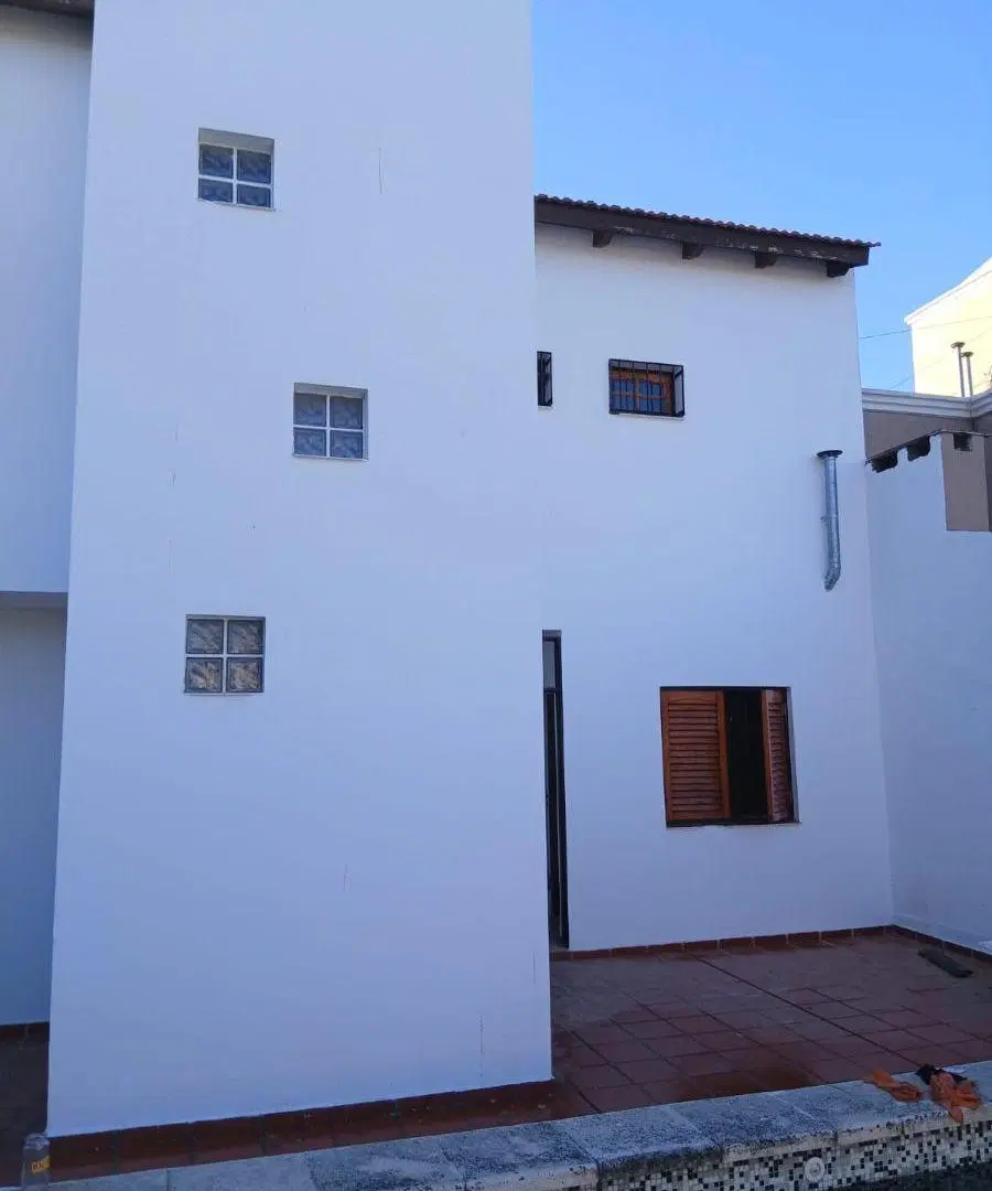 HERMOSA CASA CON PILETA Y QUINCHO EN ARGUELLO 1