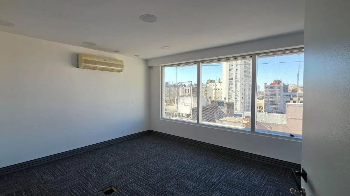 PISO DE OFICINAS EN PLENO CENTRO CON SEGURIDAD Y 2 COCHERAS 1