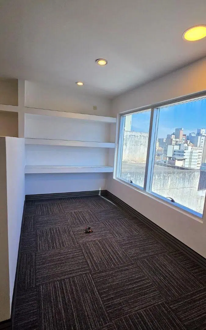 PISO DE OFICINAS EN PLENO CENTRO CON SEGURIDAD Y 2 COCHERAS 5