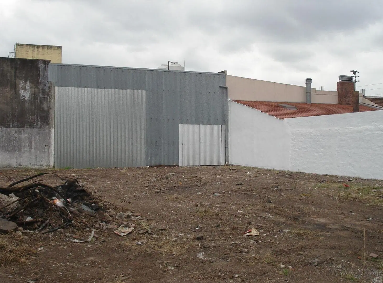 LOTE 700 m2 con deposito 2