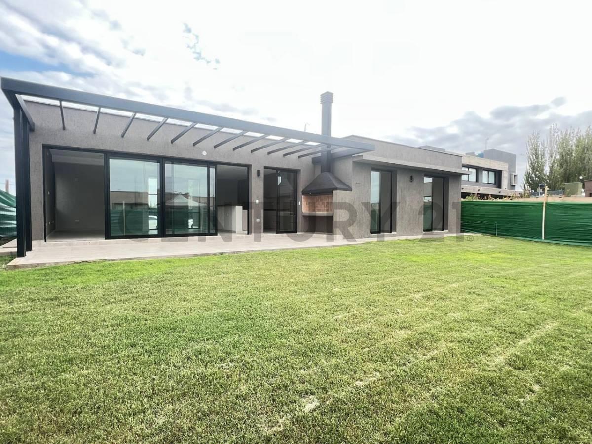 Se Vende Casa en Barrio Privado Lar de Vieytes II 1
